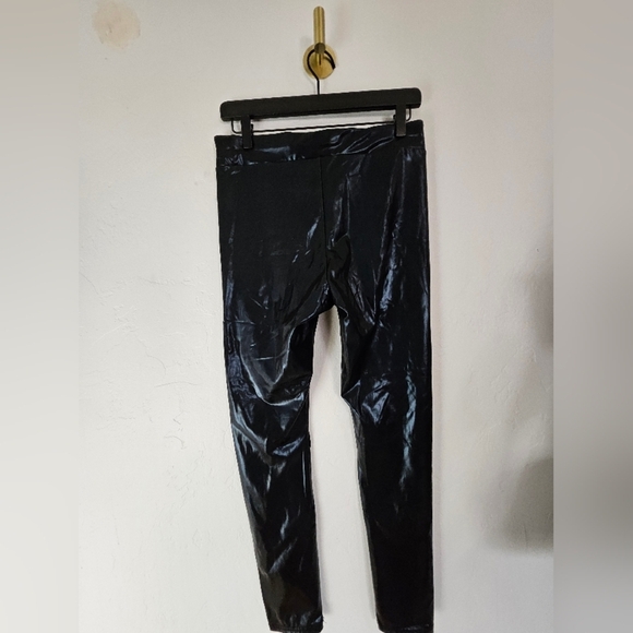 HUE Faux Leather Jegging size Large - Picture 1 of 9